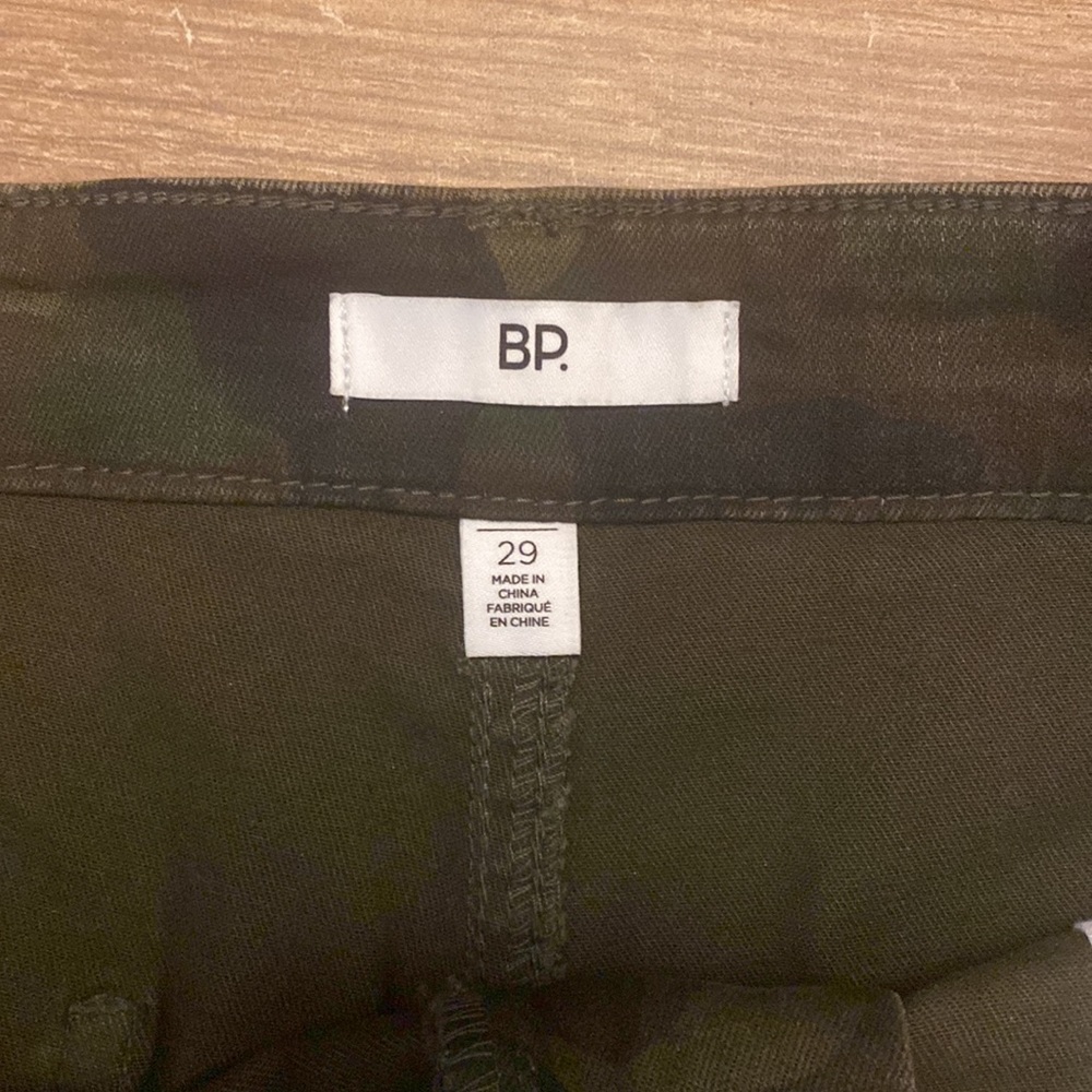 BP Cropped Camouflage 29 - Picture 4 of 8